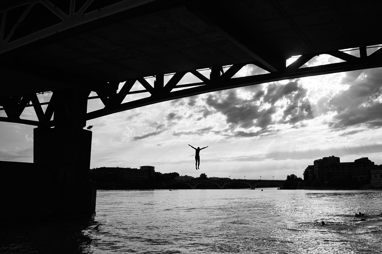 man jummping from a bridge during the 2018 football wordcup final